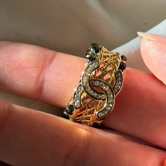 Beautiful Chanel Gold and Black Chain Ring - Picture 15 of 16
